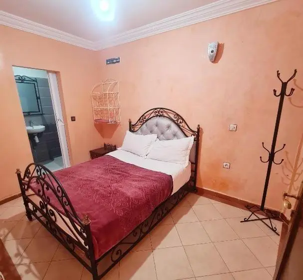 اتاق اکونومی, Salem Leksor