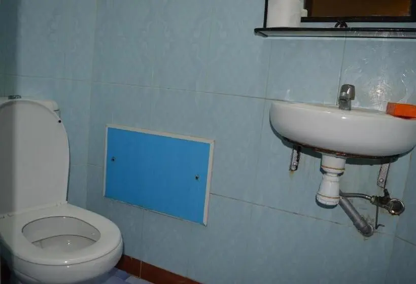 اتاق استاندارد سه تخته با سرویس بهداشتی مشترک, Salem Leksor