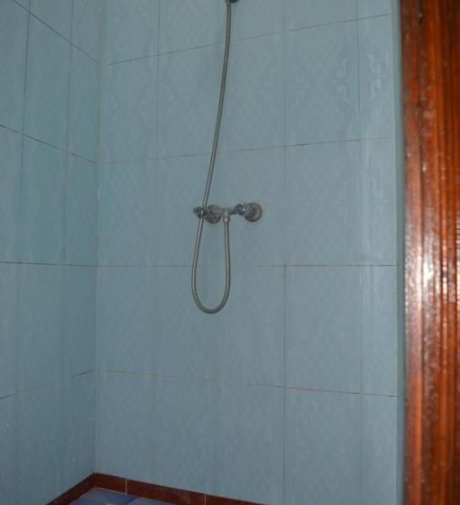 Quarto Triplo Standard Casa de Banho Partilhada, Salem Leksor