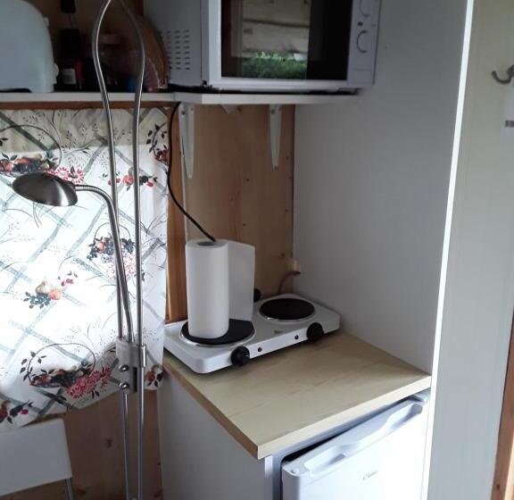 חדר בסיסי, Knihsgården