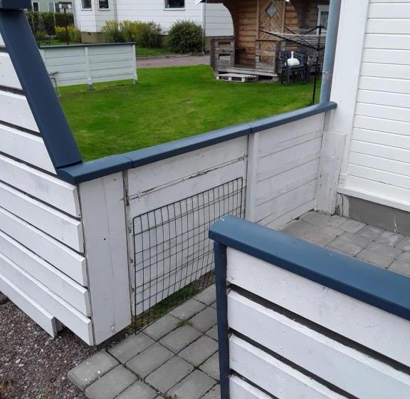 חדר בסיסי, Knihsgården