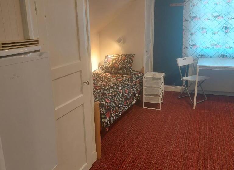 חדר אקונומי יחיד, Knihsgården