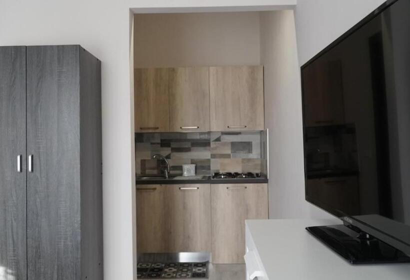 デラックススタジオ, Deep Sea Residence