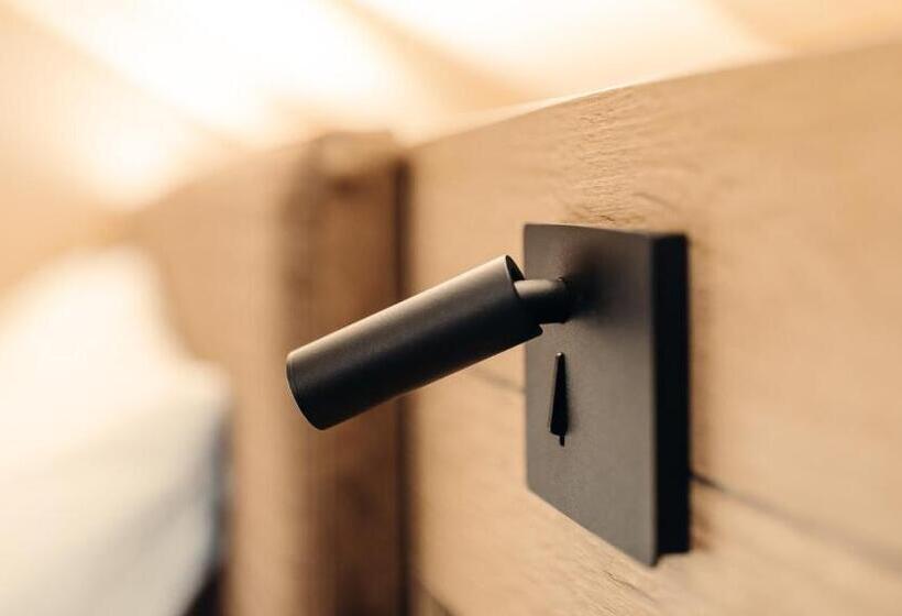 标准三人间, Leonard