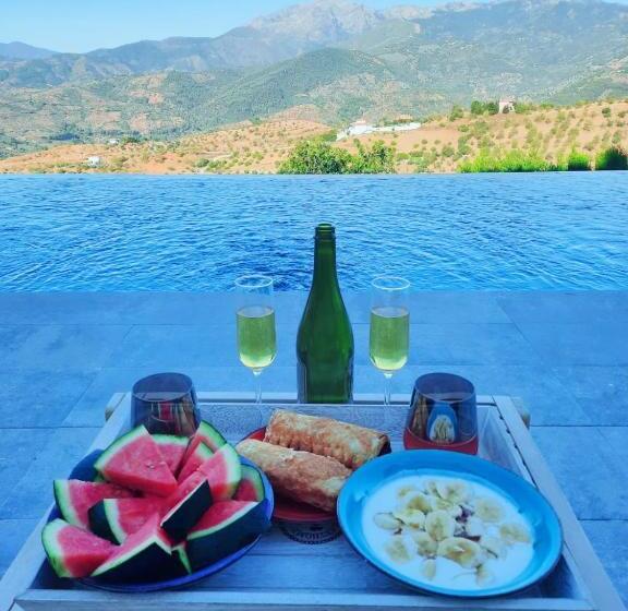 스위트 킹사이즈 침대, Casa Eden Mountain View, Infinity Pool