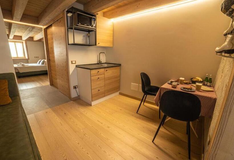 Superior room with lake view, Bazzario B&b