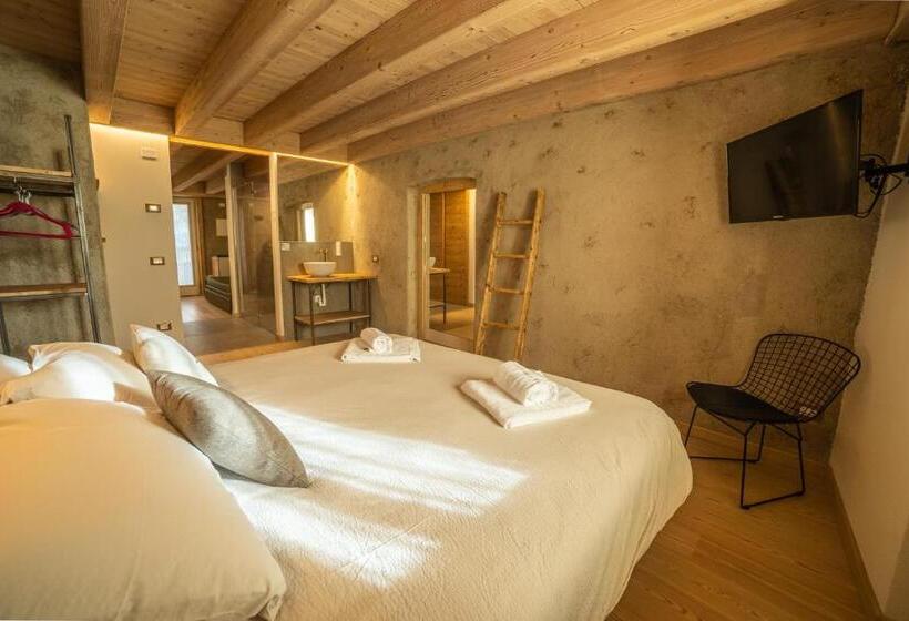 Superior room with lake view, Bazzario B&b