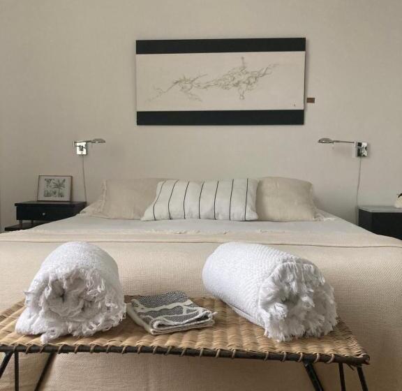 Номер Стандарт Вид на Сад, La Boutique Mj Décoration Vous Propose De Découvrir Ses Deux Chambres D Hôtes