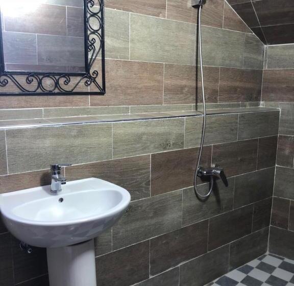 غرفة إقتصادية, Nisrine