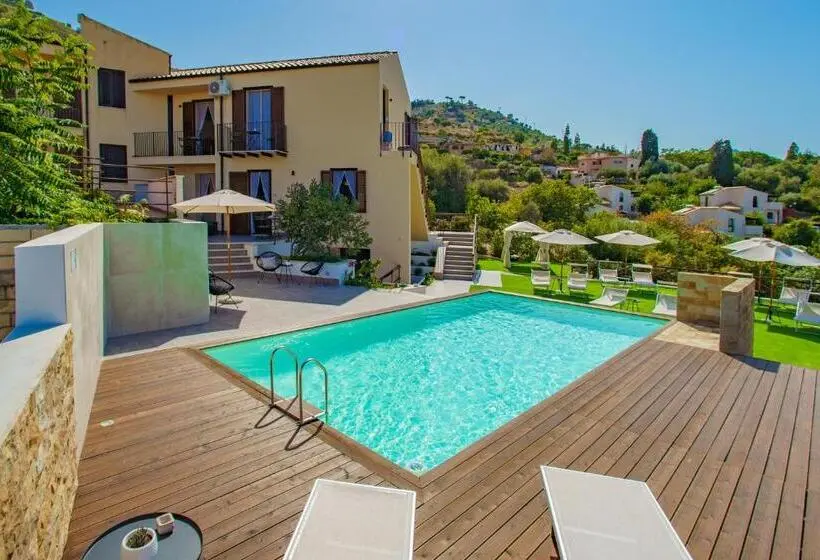 庭の見える１ベッドルームアパートメント, Pater Meus Suites   Sea View, Pool & Parking