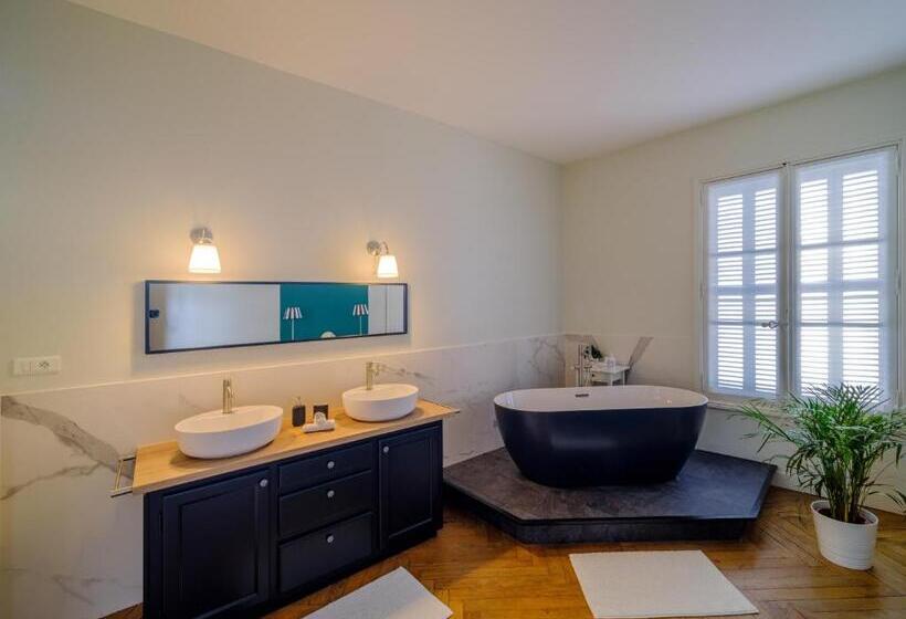 חדר דחוקס עם מיטת קינג, Aux Marquises