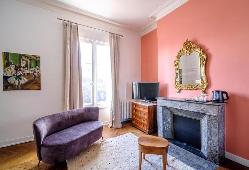 חדר משפחתי, Aux Marquises