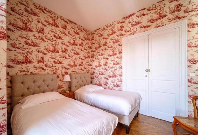 חדר משפחתי, Aux Marquises