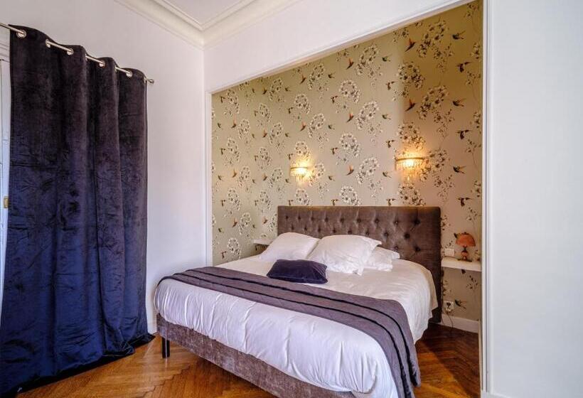 חדר משפחתי, Aux Marquises