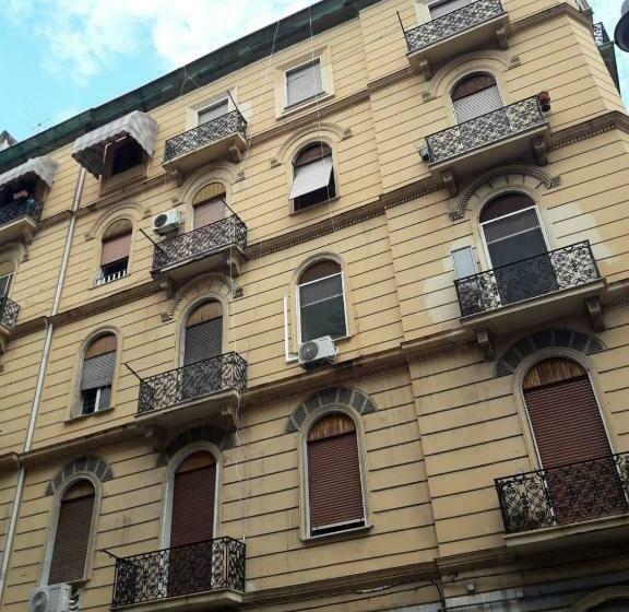 اتاق استاندارد, Cinquestelle