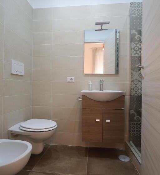 اتاق ساده سه‌ نفره, Cinquestelle