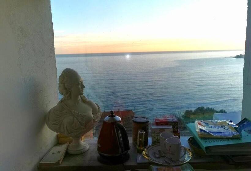 غرفة قياسية مطلّة علي البحر, Romantic Casa Lorenzina Affittacamere