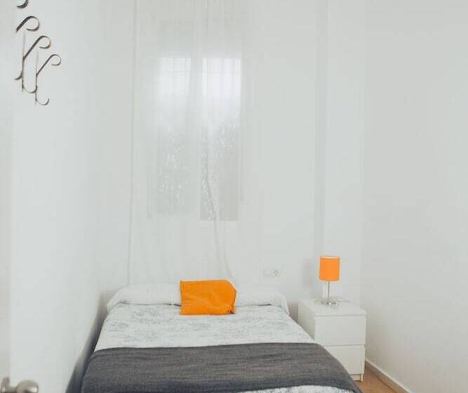 Quarto Estandar Individual Banheiro Compartilhado, Cádiz Inn Hostel