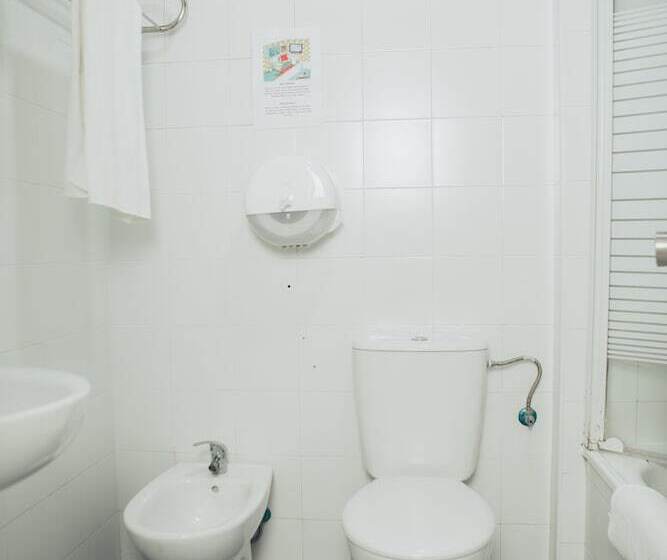 اتاق استاندارد چهارنفره با سرویس بهداشتی مشترک, Cádiz Inn Hostel