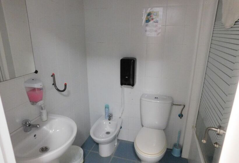 اتاق استاندارد سه تخته با سرویس بهداشتی مشترک, Cádiz Inn Hostel