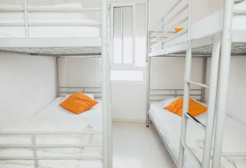 Chambre Triple Standard Salle de Bains Commune, Cádiz Inn Hostel