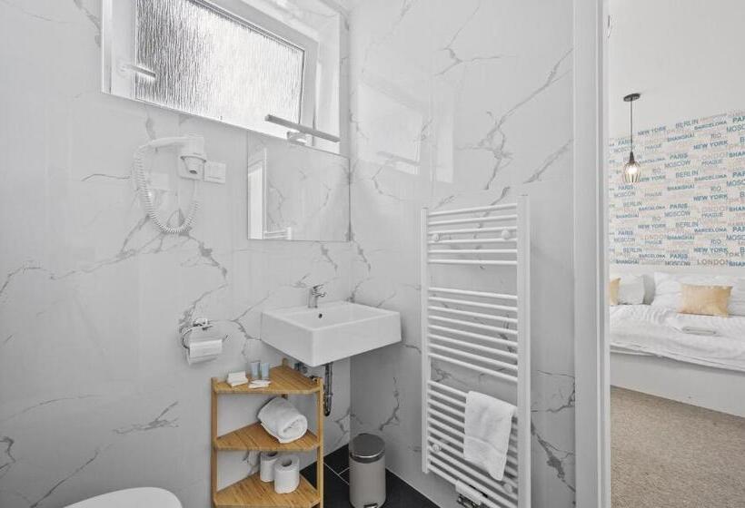 اتاق استاندارد, Pension Petit