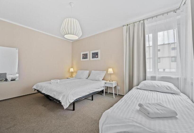 اتاق استاندارد سه نفره, Pension Petit