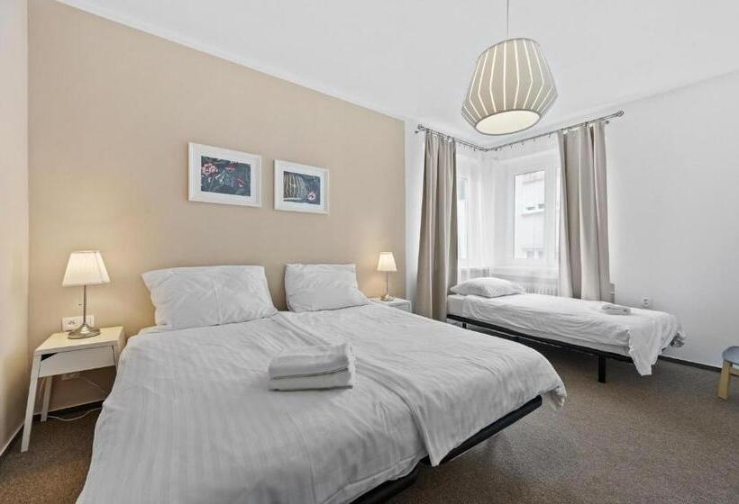 اتاق استاندارد سه نفره, Pension Petit