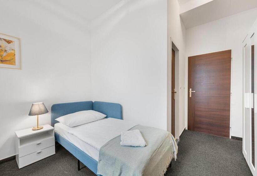 اتاق استاندارد یک نفره, Pension Petit