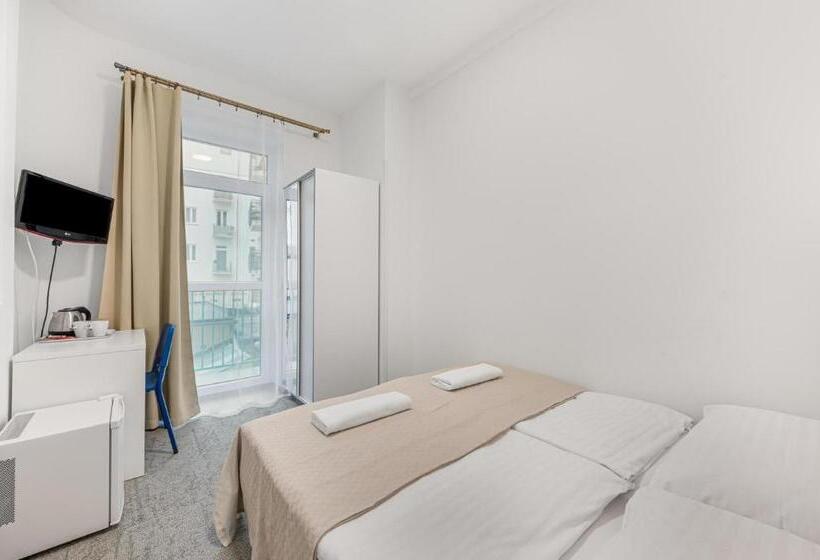 اتاق اکونومی, Pension Petit