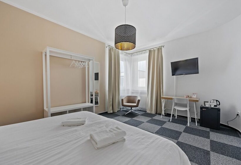 اتاق استاندارد, Pension Petit