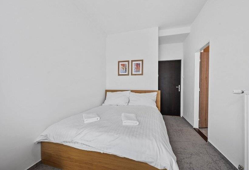 اتاق استاندارد چهارنفره با بالکن, Pension Petit