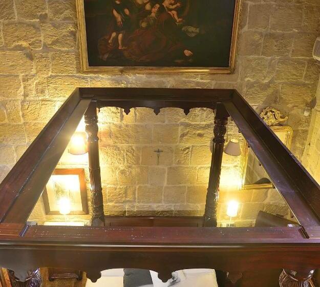 سوییت لوکس, The Burrow Guest House