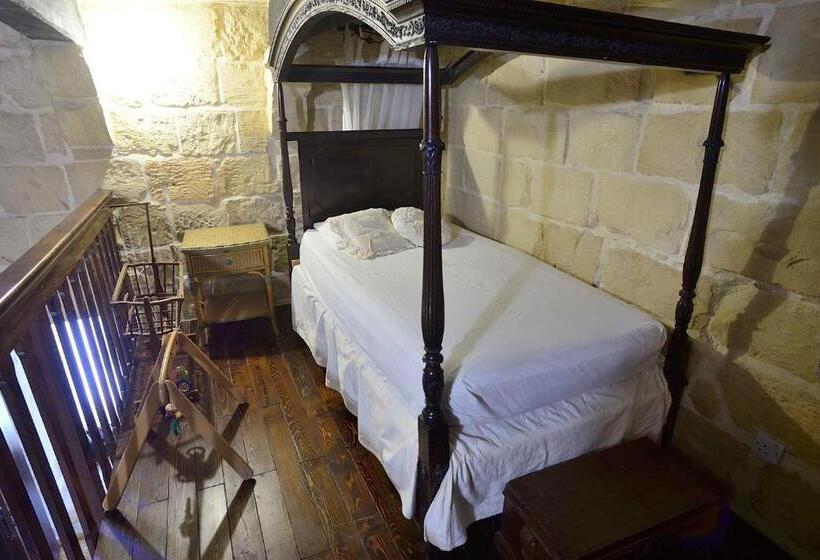 سوییت لوکس, The Burrow Guest House