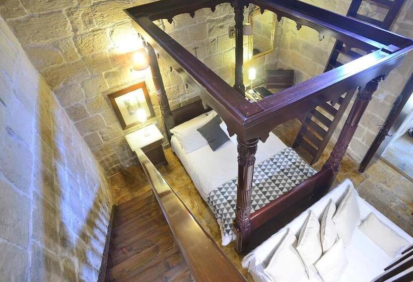 سوییت لوکس, The Burrow Guest House