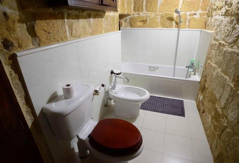 سوییت لوکس, The Burrow Guest House