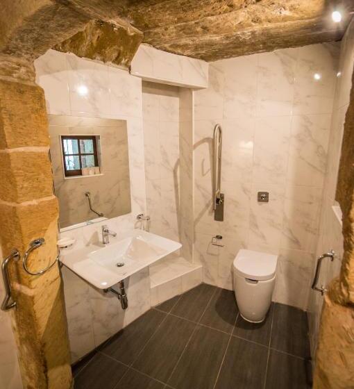 سوییت, The Burrow Guest House