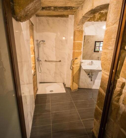 سوییت, The Burrow Guest House