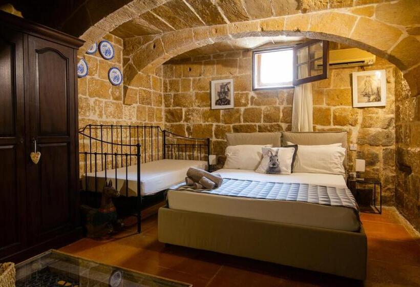 سوییت, The Burrow Guest House