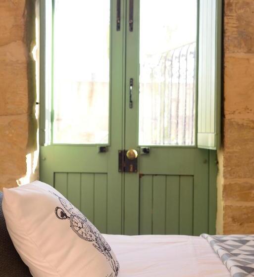 اتاق استاندارد, The Burrow Guest House