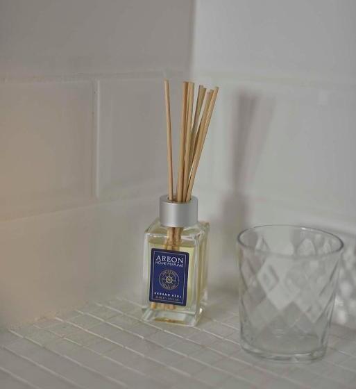 اتاق لوکس با بالکن, The Burrow Guest House