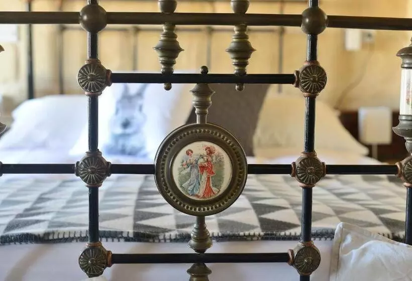 اتاق لوکس, The Burrow Guest House