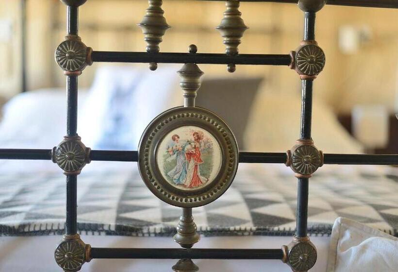 اتاق لوکس, The Burrow Guest House