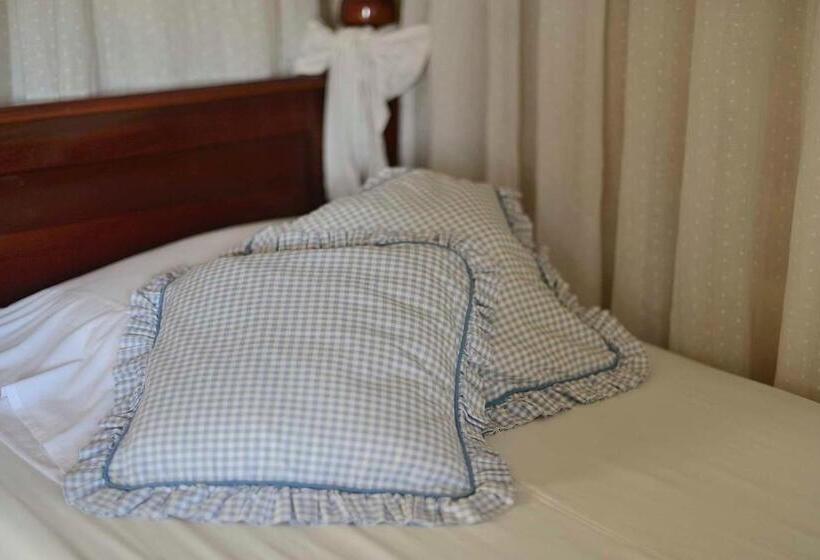 اتاق لوکس, The Burrow Guest House