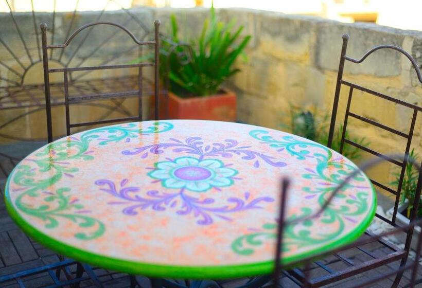 اتاق لوکس, The Burrow Guest House