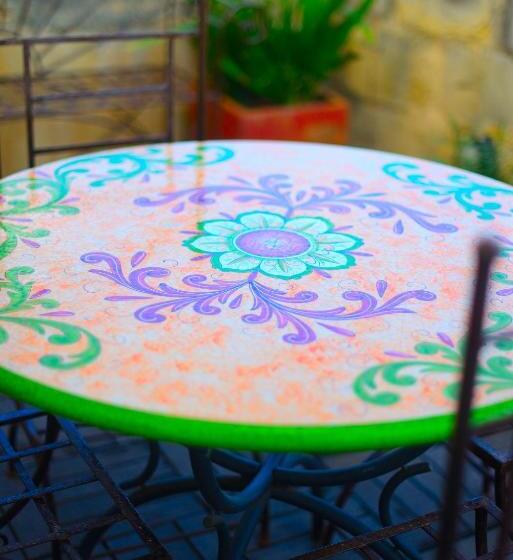 اتاق لوکس, The Burrow Guest House