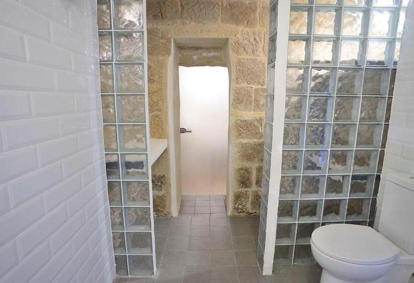 سوئیت جونیور با چشم‌انداز باغ, The Burrow Guest House