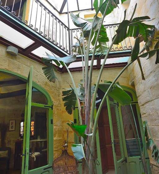 سوئیت جونیور با چشم‌انداز باغ, The Burrow Guest House