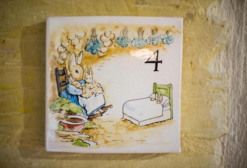 اتاق لوکس یک تخته, The Burrow Guest House