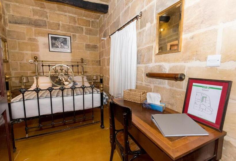 اتاق لوکس یک تخته, The Burrow Guest House